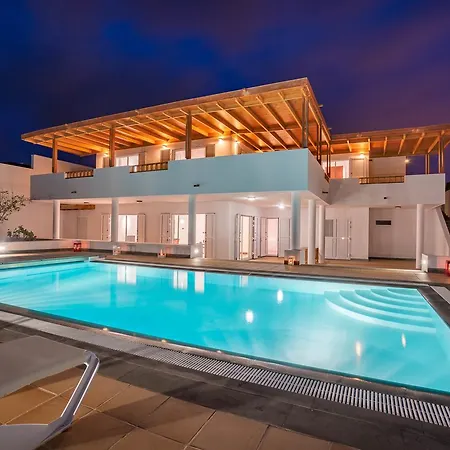 Villa Dedalos - A Luxury Large Villa With A Heated Pool In Puerto Calero Buitenkant foto