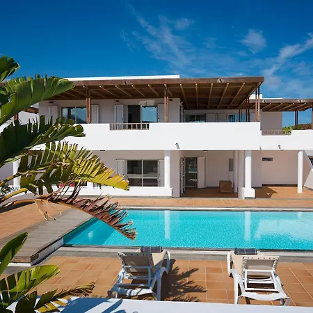 Villa Dedalos - A Luxury Large Villa With A Heated Pool In Puerto Calero Buitenkant foto